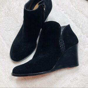 Lucky Brand Yimme black suede 3” wedge booties sz9