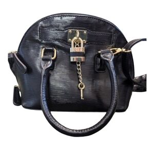 💥 CLEARANCE 💥 Apt. 9 shoulder satchel in black excellent condition