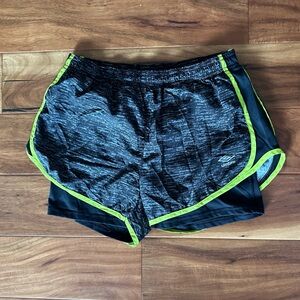 Umbro Black and Green Running Shorts size Medium