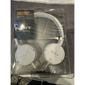 SONY Genuine MDR-ZX110 Stereo On Ear Swivel Headphone WHITE ~ OG VERSION