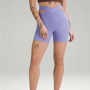 NWT Lululemon Women’s Dark Lavender Align Cut-Out High-Rise Short 6", Size 8