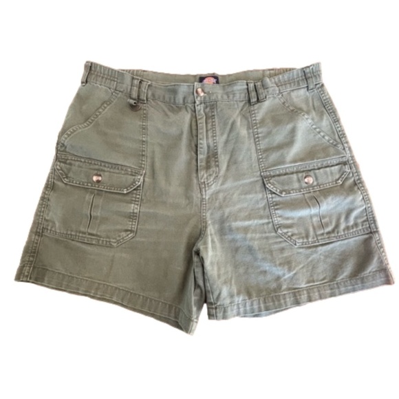 Green Dickies cargo shorts size 38 100% cotton - Picture 1 of 10