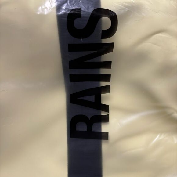 Rains Weekend Bag Small - Color: Straw - New sealed in‎ package - Picture 3 of 4