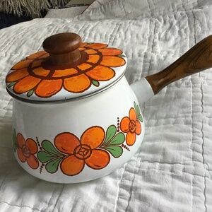 VINTAGE ENAMELED METAL WHIMSICAL FLOWERS FONDUE POT