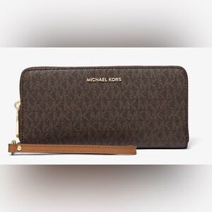 ⭐️Host Pick⭐️ Michael Kors Large Logo Continental Wallet NWT