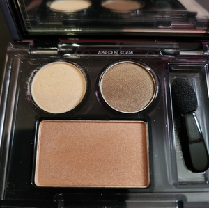 NWOT‎ Eyeshadow and blush kit