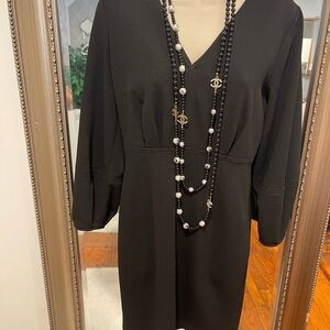 Stunning Donna Morgan v neck empire waist w/ cuffed sleeves and back zip❤️size 2