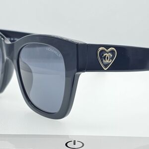 CHANEL Ref.5478 C501/S4, BLACK SUNGLASSES CHANEL HEART LOGO