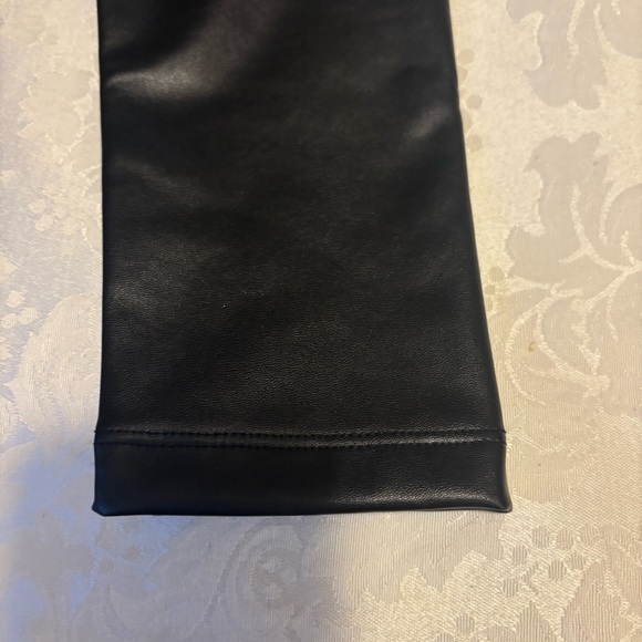 NWT Baby Gap Black Vegan Leather Leggings, Size 4 - Picture 3 of 9