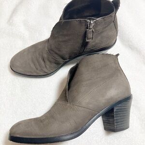 Eileen Fisher Leisel textured leather ankle booties sz6.5