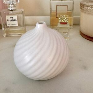 JONATHAN ADLER Bud Vase. Pristine Condition.