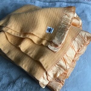 VINTAGE PURE VIRGIN WOOL THROW SIZE  BLANKET WITH SATIN TRIM