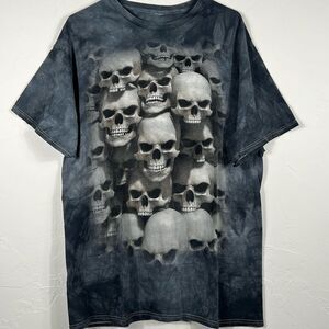 💀 Vintage Y2K Skulls “SKULL PILE” Tie-Dye Graphic Horror Grunge Tee 2005 - EUC