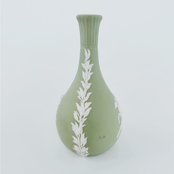 Green Wedgwood Jasperware Bud Vase - Picture 8 of 8