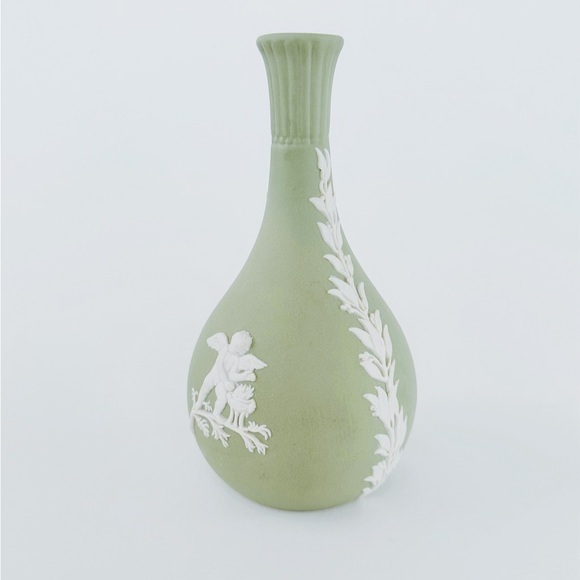 Green Wedgwood Jasperware Bud Vase - Picture 1 of 8