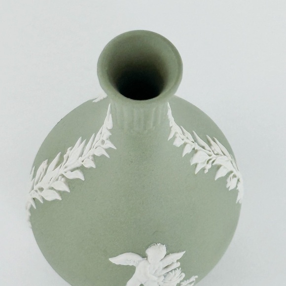 Green Wedgwood Jasperware Bud Vase - Picture 3 of 8