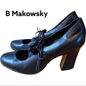 B. Makowsky "BFStarry" Women's Black Leather Tie Round Toe Heels 6