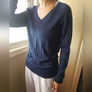 Gap extra fine Marino wool v-neck dark blue sweater