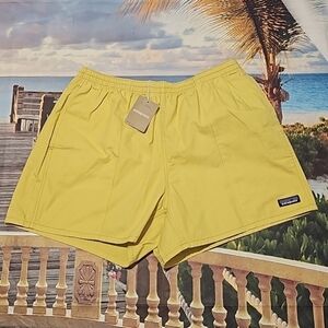 Patagonia Funhoggers Yellow Shorts Size Large NWT