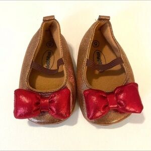 Baby Girl‎ Shiny Mary Jane Shoes with Big Red Bow, size 5.