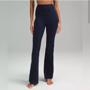 Lululemon Groove Pants Super-High-Rise
Flared Pant Nulu Navy Blue 4