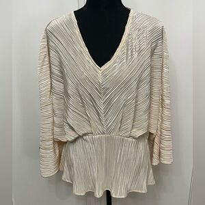 Gilli Shiny Dolman Sleeve Top Cream size small