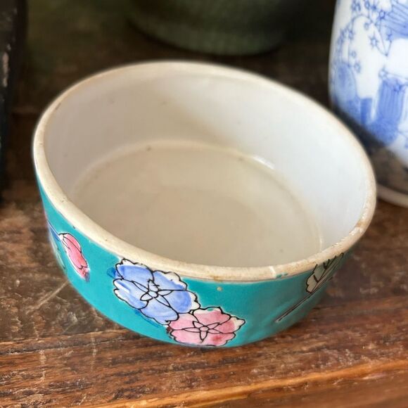 Vintage Blue and pink floral ceramic Asian trinket box - Picture 4 of 12