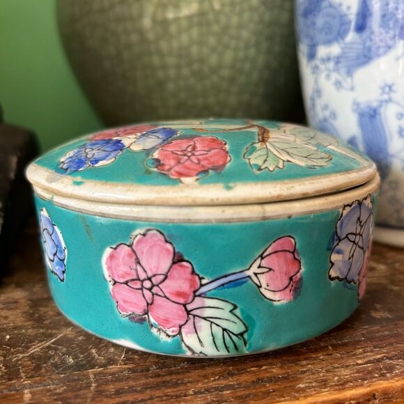 Vintage Blue and pink floral ceramic Asian trinket box - Picture 10 of 12