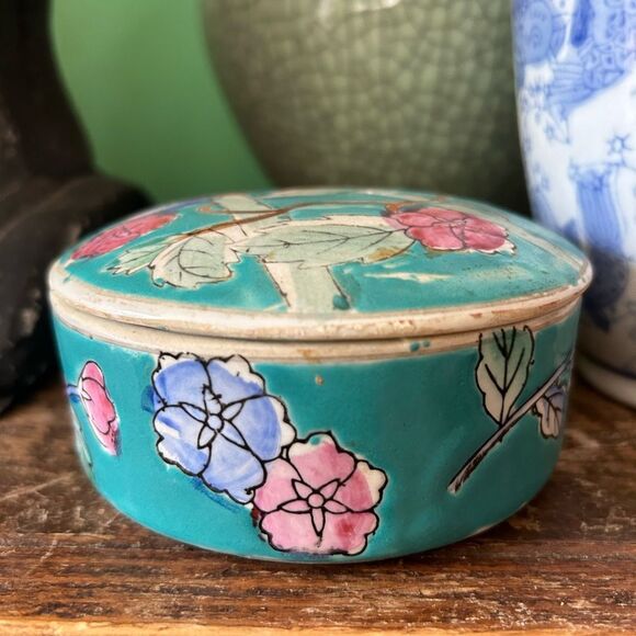 Vintage Blue and pink floral ceramic Asian trinket box - Picture 11 of 12