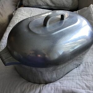 VINTAGE CAST ALUMINIUM MAGNALITE 4267-P LARGE CAPACITY OVAL ROASTER WITH LID