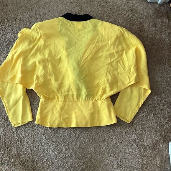 Vintage 90s Yellow Blazer - Picture 10 of 16