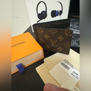 LV Multiple wallet