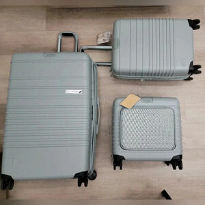 Beis Slate 29" Suitcase**💙💙💙💙🌟 **