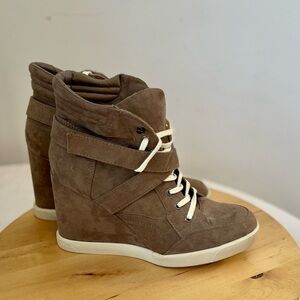 Material Girl High Top Woman Wedge Sneaker in Light Brown- size 9/10