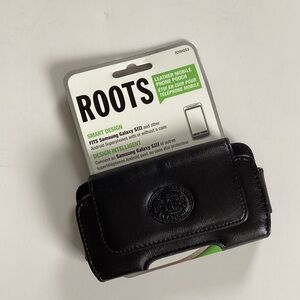 NWT! ROOTS leather phone pouch (bin 2)