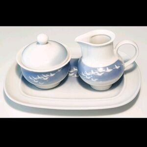 FIRM $30 SALE FIRM‼️Danmarks Nationalfugl Svane Stellet Tray Sugar & Creamer