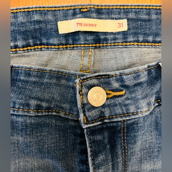 Levi’s 711 Skinny - Picture 2 of 4