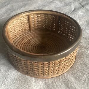 VINTAGE ROUND BRUTALIST, PRIMITIVE WOVEN & COPPER METAL RIMMED BASKET