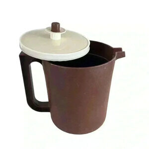 Vintage Tupperware Brown Short Pitcher Push‎ Button  Seal 1.5 QT Used condition