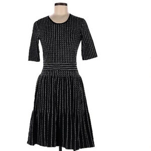 Women’s NWT Sak Fifth Avenue Black and White Houndstooth Dress Size L