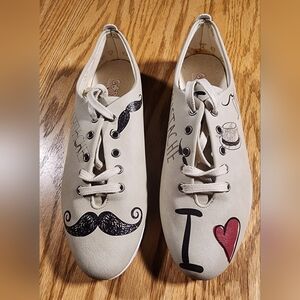 Goby White & Red 'I Love Mustache' Oxford - Women Size: 38