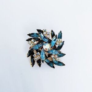 Beautiful Vintage Rhinestone Brooch​