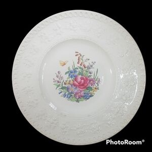 Vintage Wedgwood Wellesley Tintern pattern 11" dinner plate.