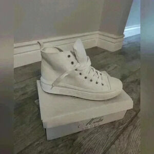 Mata high top sneakers NEW WITH BOX size 10