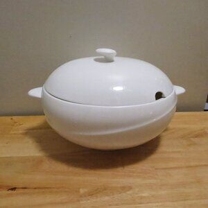 Wedgwood Solar Large Oval Tureen Soup Serving Bowl 10" Bone China "No Ladle"