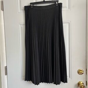 Loft New Charcoal Grey Pleated Knit Midi Skirt, Size Large