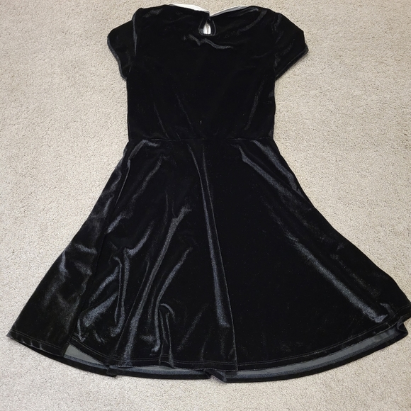 NWT Hot Topic Wednesday Addams Black Velvet White Collar Dress - Picture 4 of 11