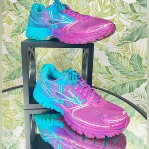 Womens Adrenaline GTS 14 'Ombre - Hollyhock Blue Bird'
Brooks Sneakers Size 11