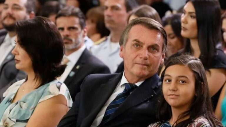 Bolsonaro afirma que não vai vacinar filha