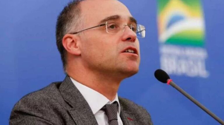 Ministro André Mendonça vota contra o aumento do Fundo Eleitoral